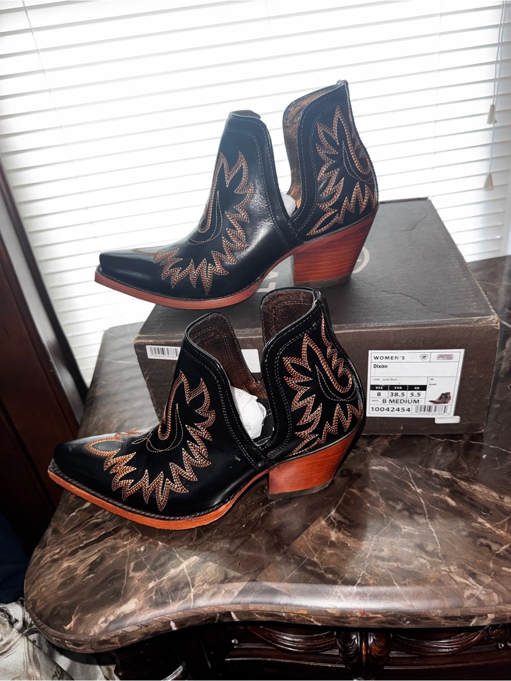 New Ariat Dixon booties